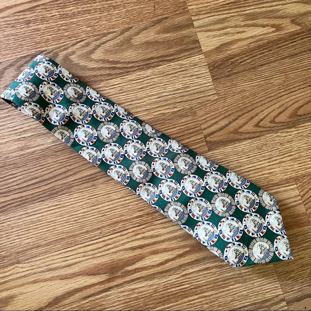 Vintage Burberrys green 100% silk Necktie with Sailing Ships - Picture 4 of 7